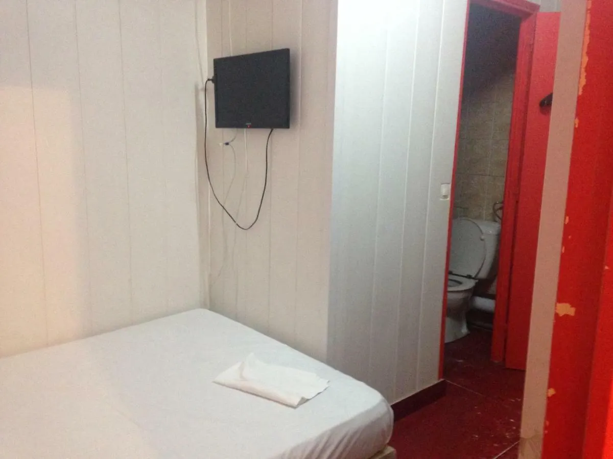 Hotel Cyrano Voltaire Paris